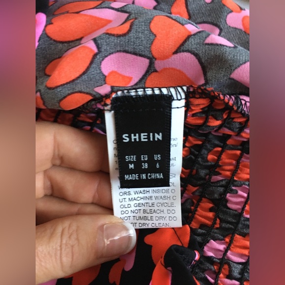 Super cute stretchy short multicolored on/off shoulder with tie accent. - Picture 10 of 10